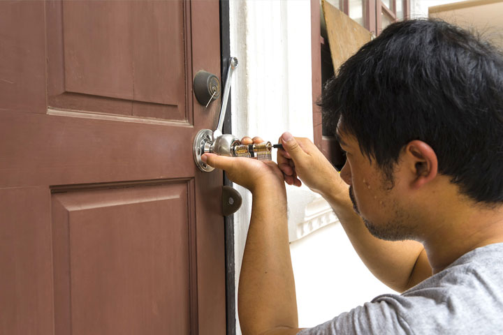 DIYで玄関ドアの鍵交換をする際の注意点