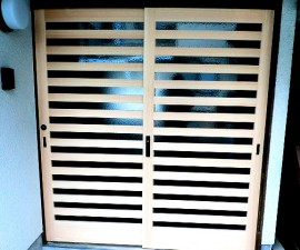 【東京都港区】「MIWA」TOSTEMの玄関引き戸の鍵交換の画像イメージ